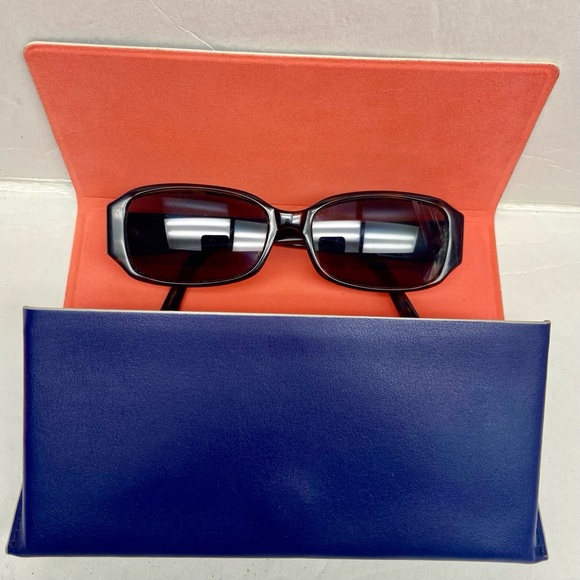 Fendi, Brown Tortoise Sunglasses with Gold Floral Design F924 215 135 - Picture 2 of 15